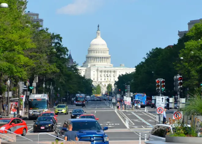 Uber and Lyft Want Congress to Let Them Off the Hook
